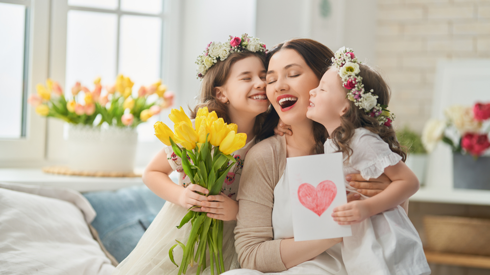 Anneler günü-çiçek-kutlama