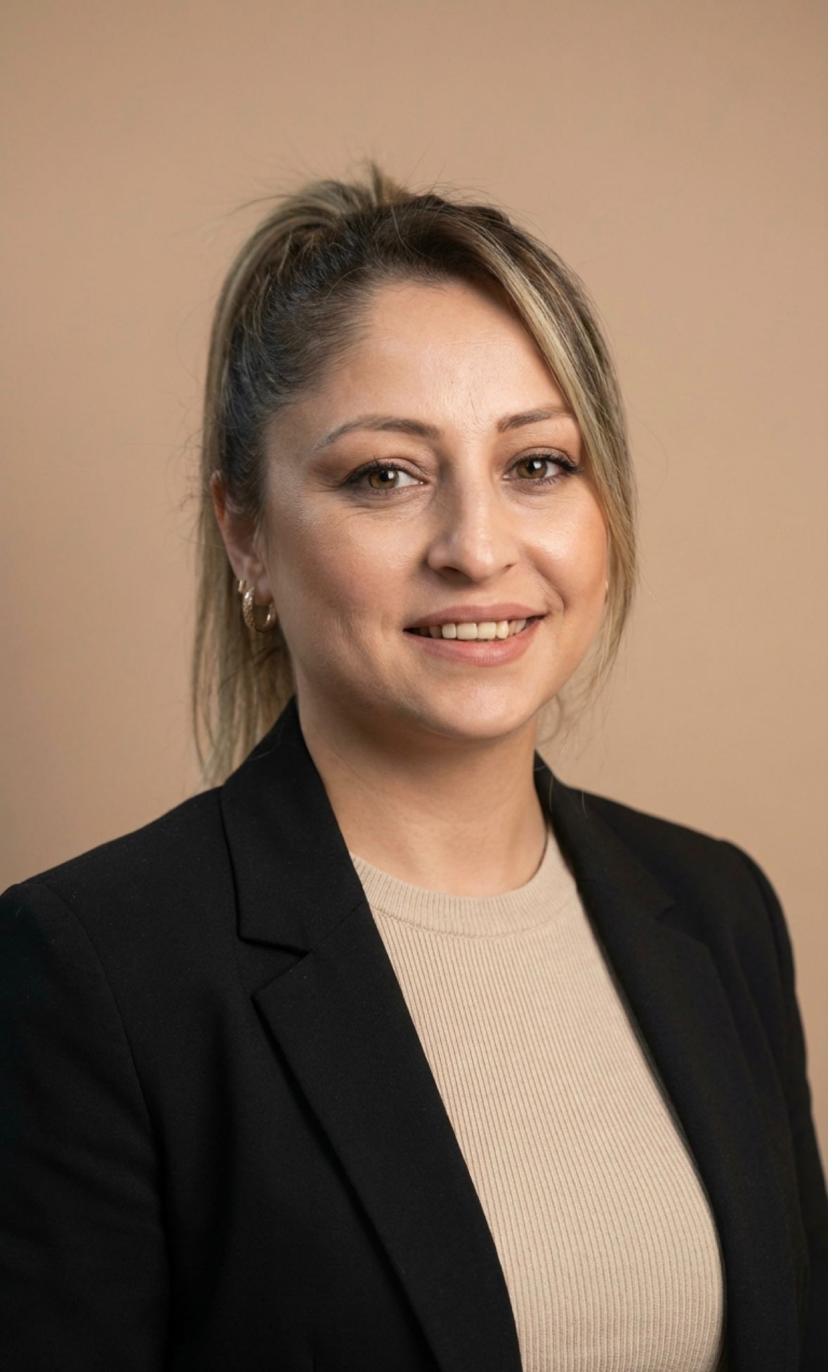 Gülcan Kambak - Çiçek Tasarım Uzmanı